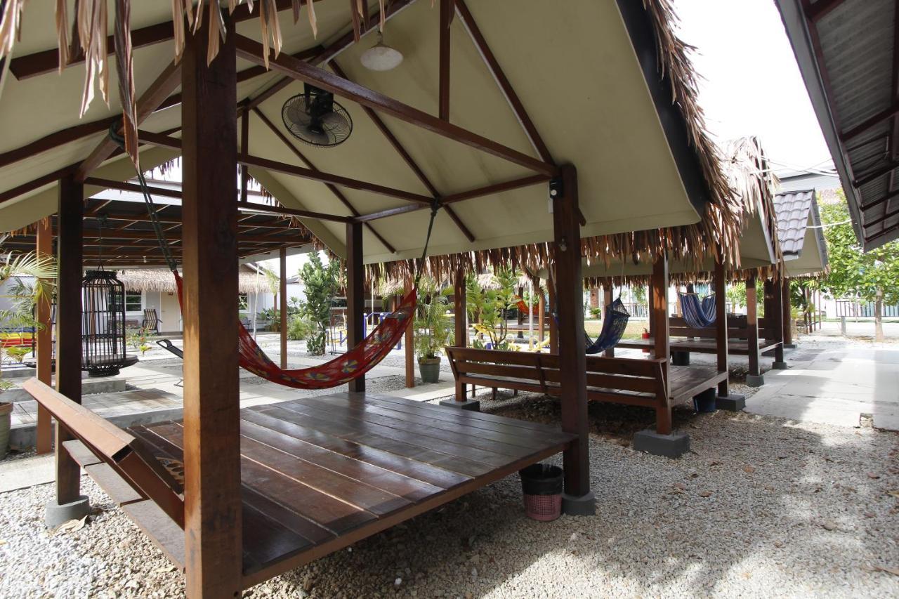 Lavigo Resort Pantai Cenang  Exteriör bild